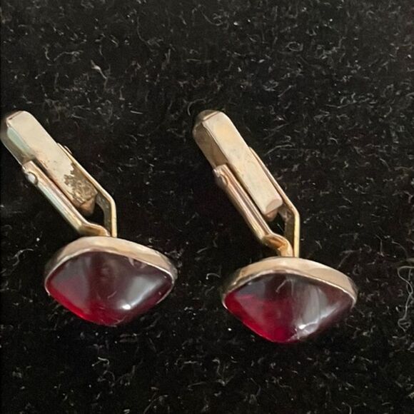 RARE Vintage 1950 MCM Swank antique brass domed red lucite whale back cuff links - Picture 10 of 16